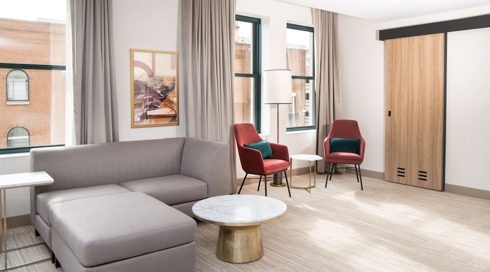 hilton garden inn flint downtown