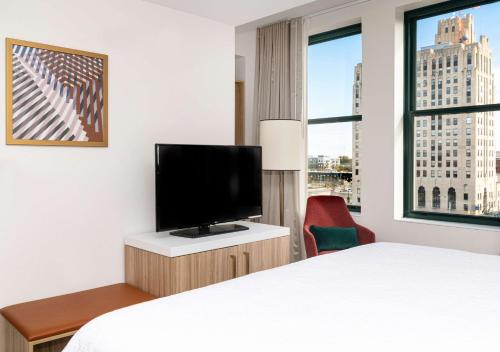 hilton garden inn flint downtown