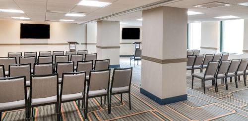 hilton garden inn flint downtown