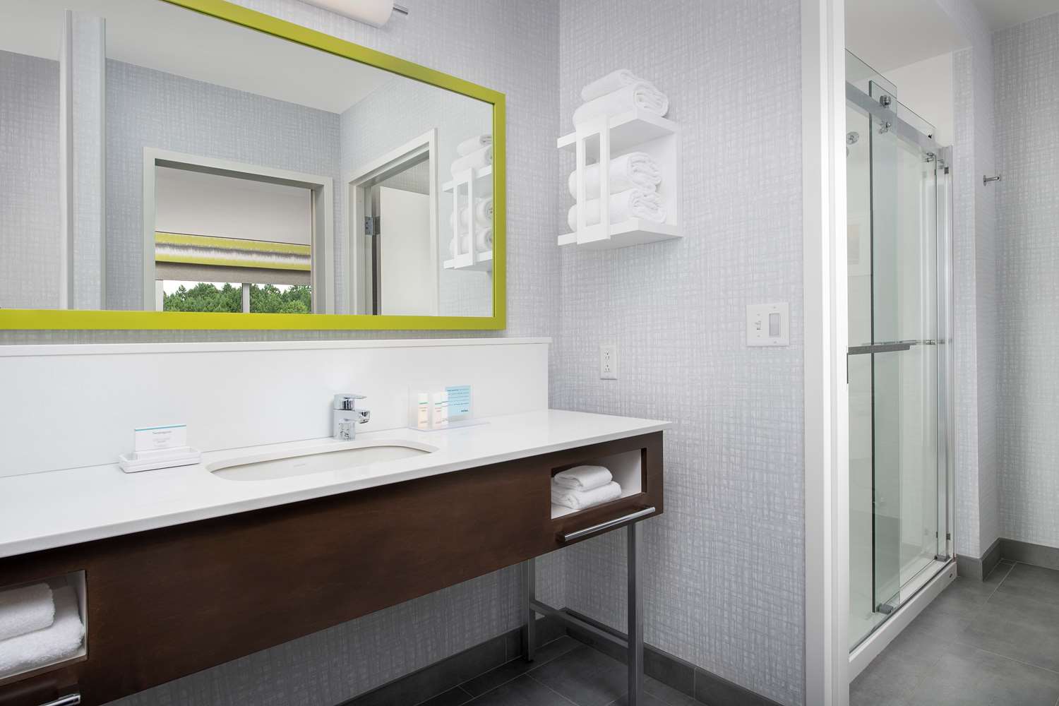 hampton inn and suites lexington columbia