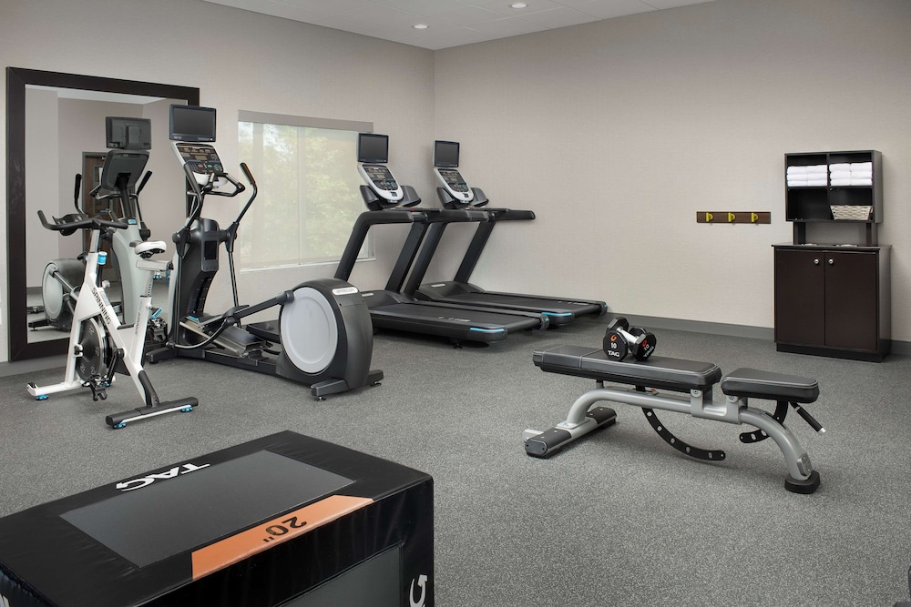 hampton inn and suites lexington columbia