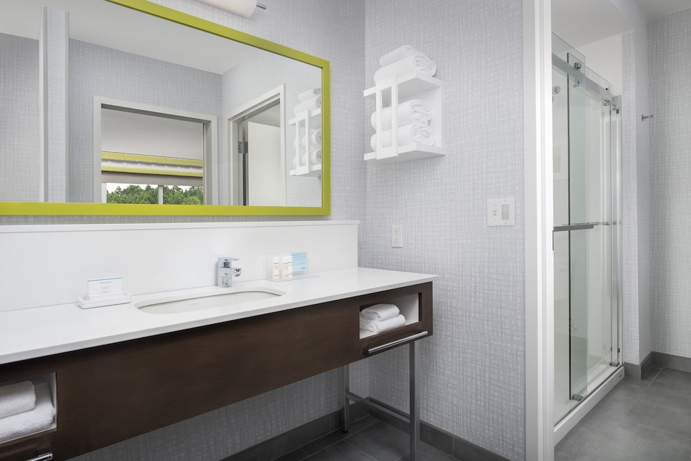 hampton inn and suites lexington columbia