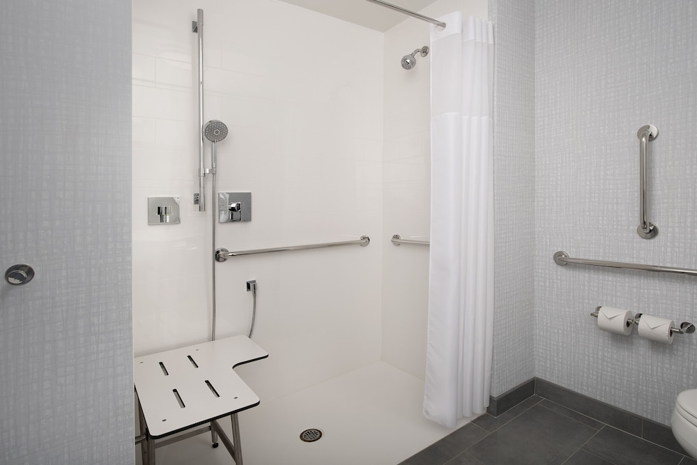 hampton inn and suites lexington columbia