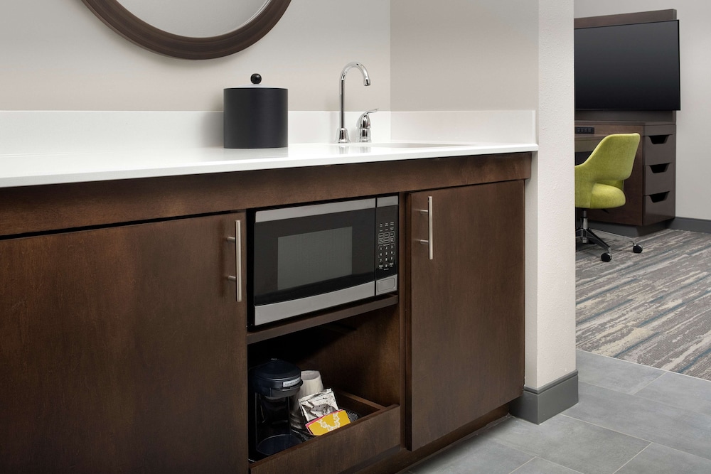 hampton inn and suites lexington columbia