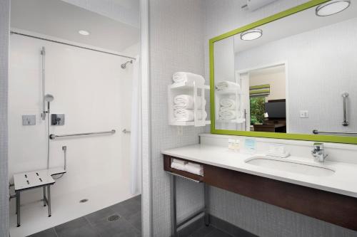 hampton inn and suites lexington columbia