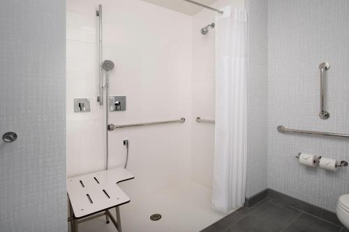 hampton inn and suites lexington columbia