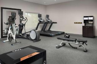 hampton inn and suites lexington columbia