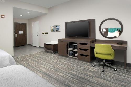 hampton inn and suites lexington columbia