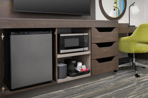 hampton inn and suites lexington columbia