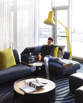 reverb by hard rock atlanta downtown