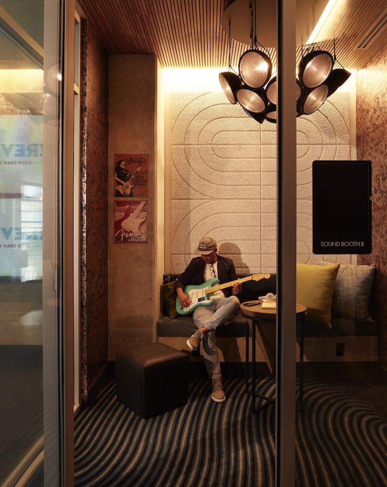 reverb by hard rock atlanta downtown