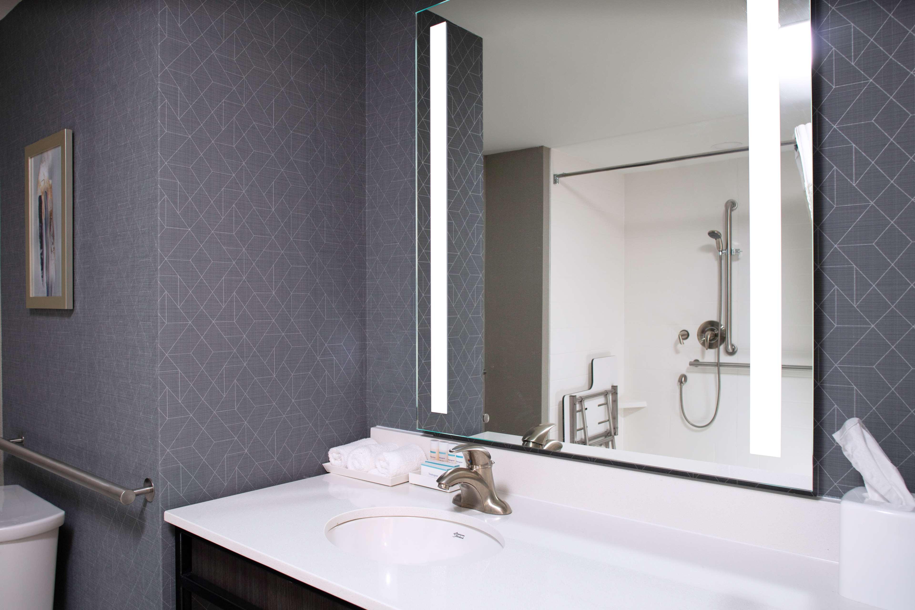 hilton garden inn fort wayne north