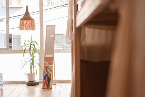 ini kobe hostel and cafe bar