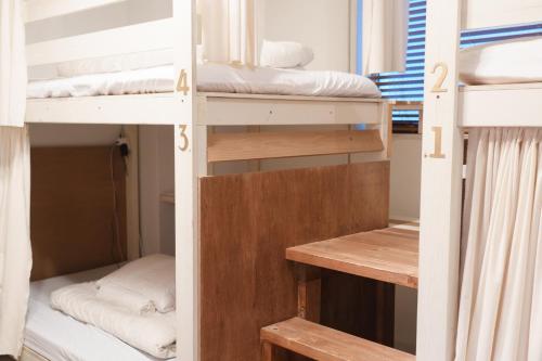 ini kobe hostel and cafe bar