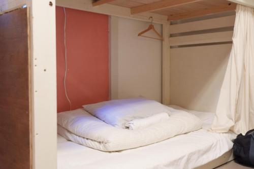 ini kobe hostel and cafe bar