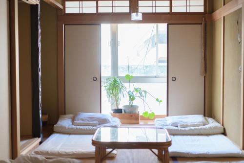 ini kobe hostel and cafe bar