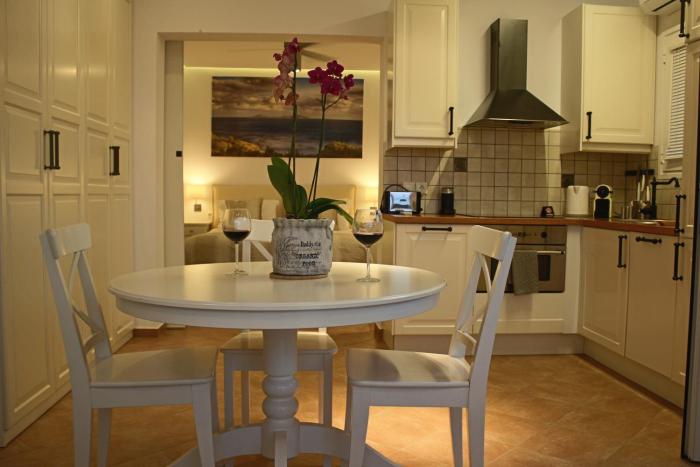 the infinity 180 luxury suites adults only