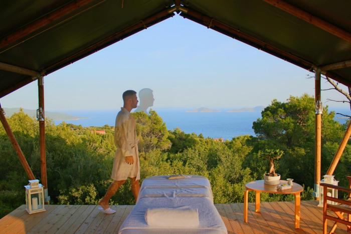 the infinity 180 luxury suites adults only