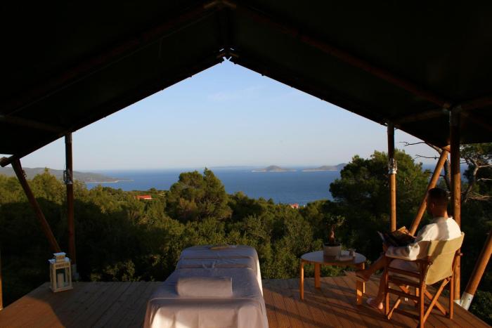 the infinity 180 luxury suites adults only
