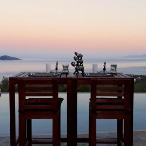 the infinity 180 luxury suites adults only