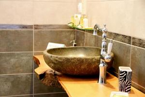the infinity 180 luxury suites adults only