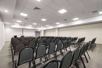 oaks toowoomba hotel