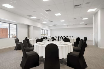 oaks toowoomba hotel