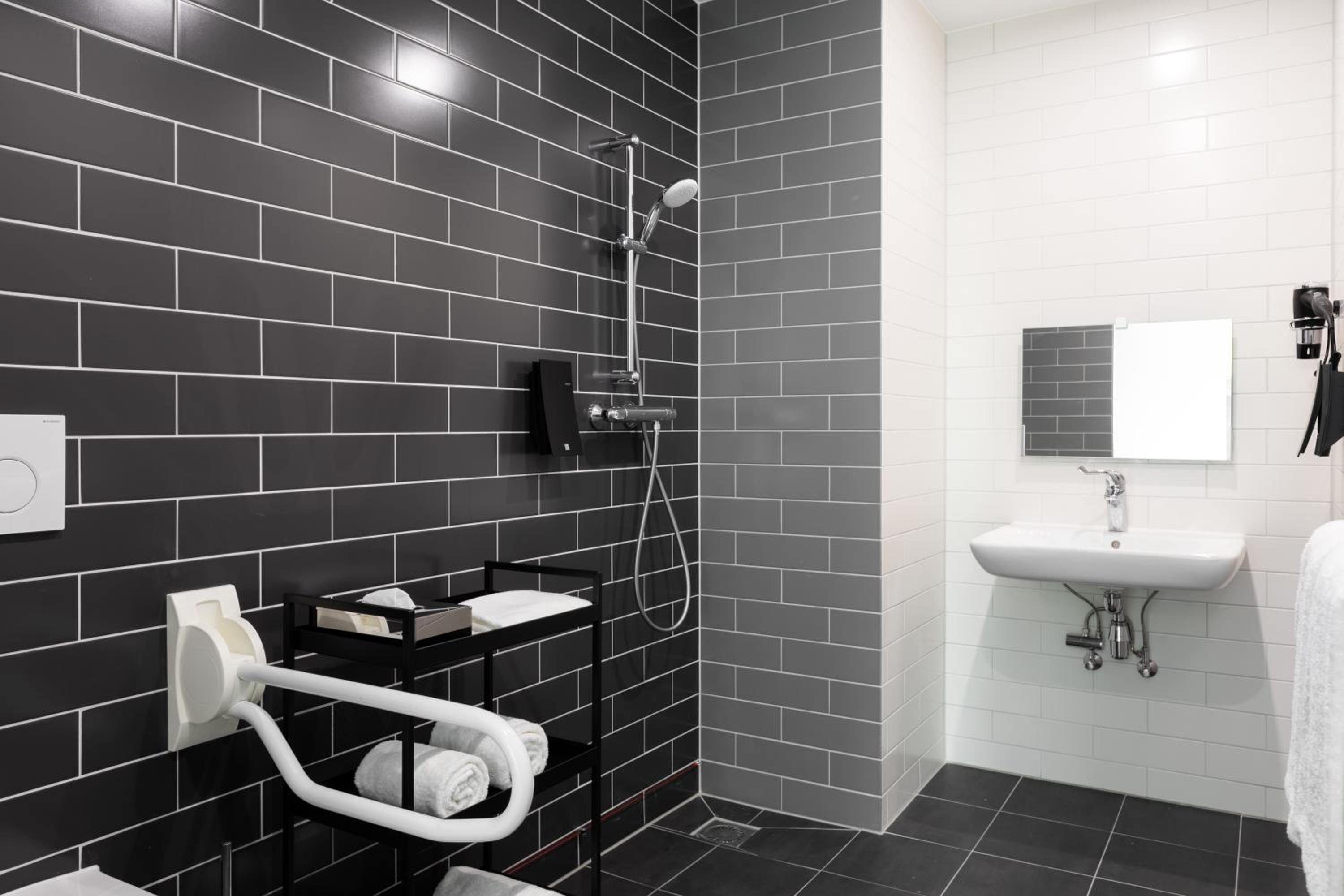 holiday inn express amsterdam north riverside an ihg hotel