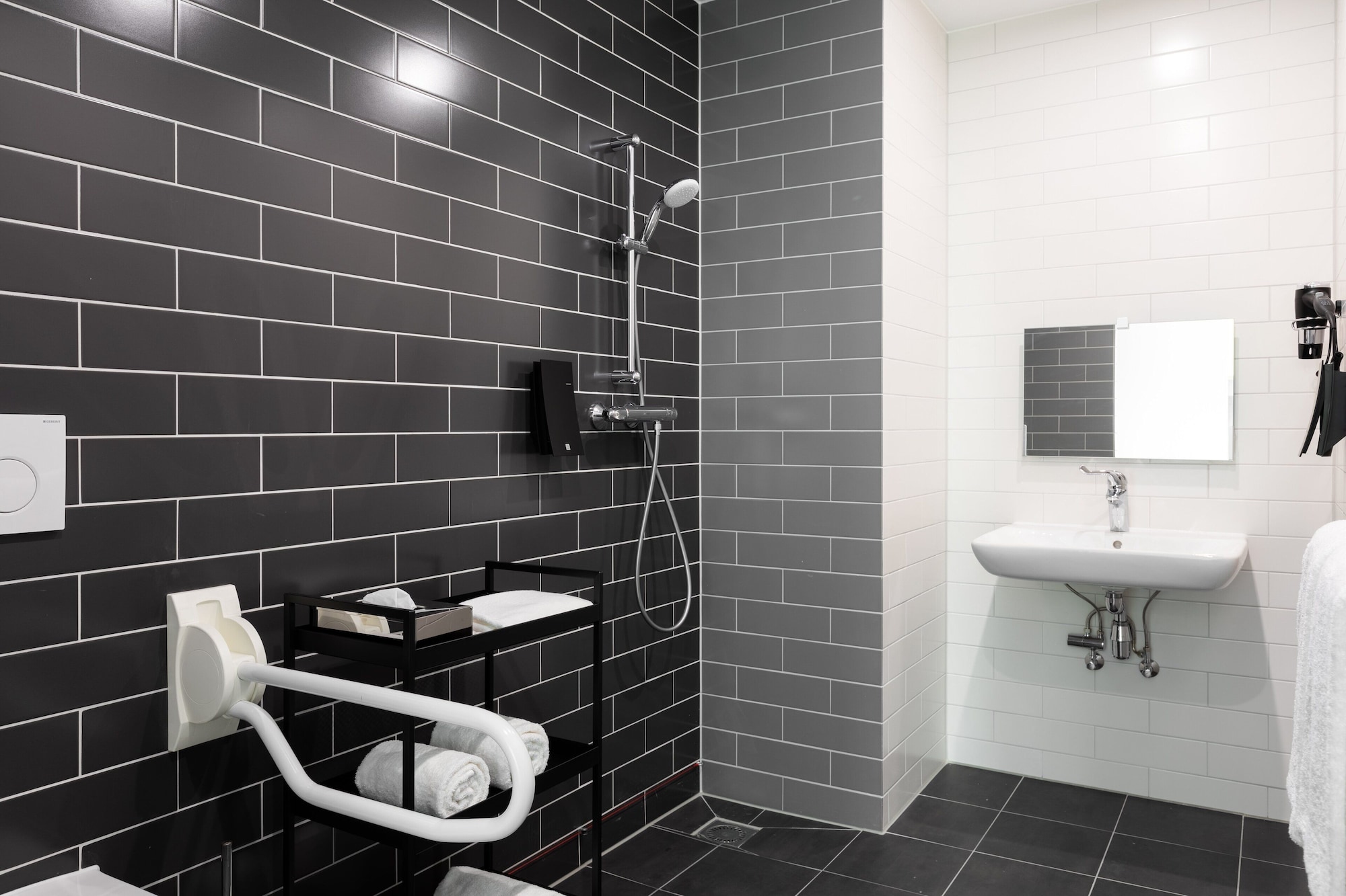 holiday inn express amsterdam north riverside an ihg hotel