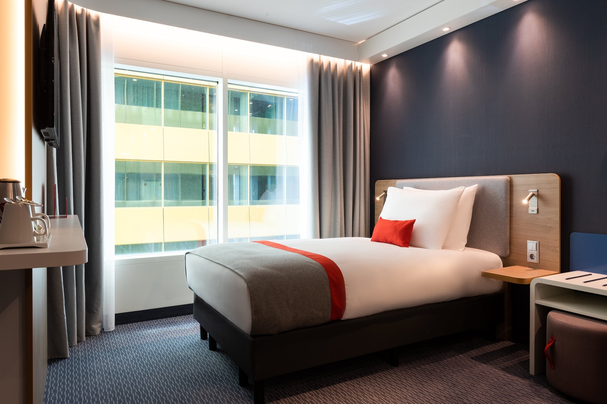 holiday inn express amsterdam north riverside an ihg hotel