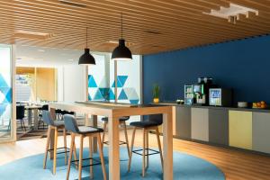holiday inn express amsterdam north riverside an ihg hotel