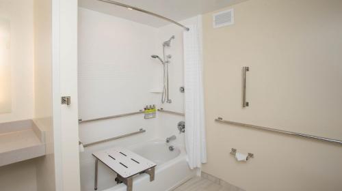 candlewood suites cleveland south independence an ihg hotel