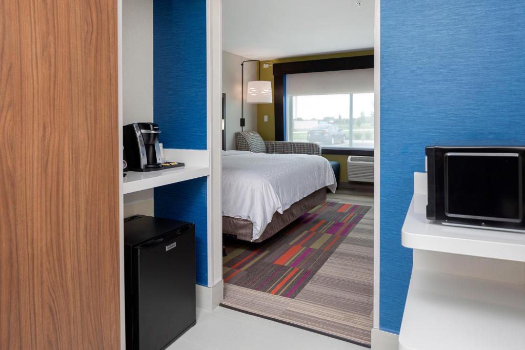 hol inn exp bourbonnais east bradley