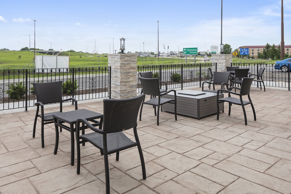 hol inn exp bourbonnais east bradley