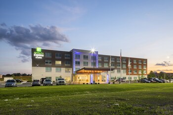 hol inn exp bourbonnais east bradley