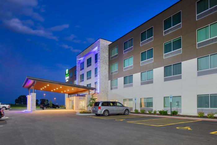 hol inn exp bourbonnais east bradley