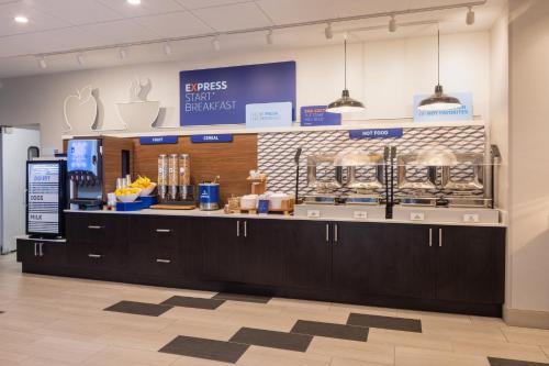 hol inn exp bourbonnais east bradley