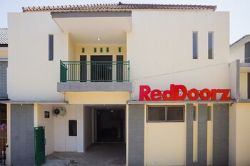 reddoorz near plaza araya 2