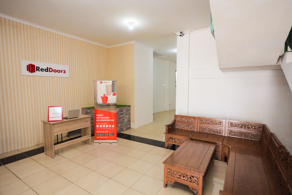 reddoorz near plaza araya 2
