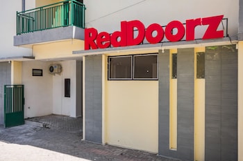 reddoorz near plaza araya 2
