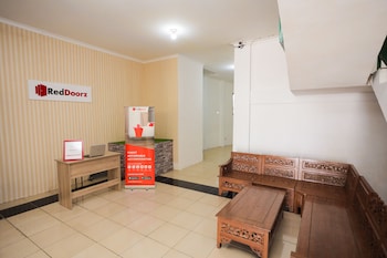 reddoorz near plaza araya 2