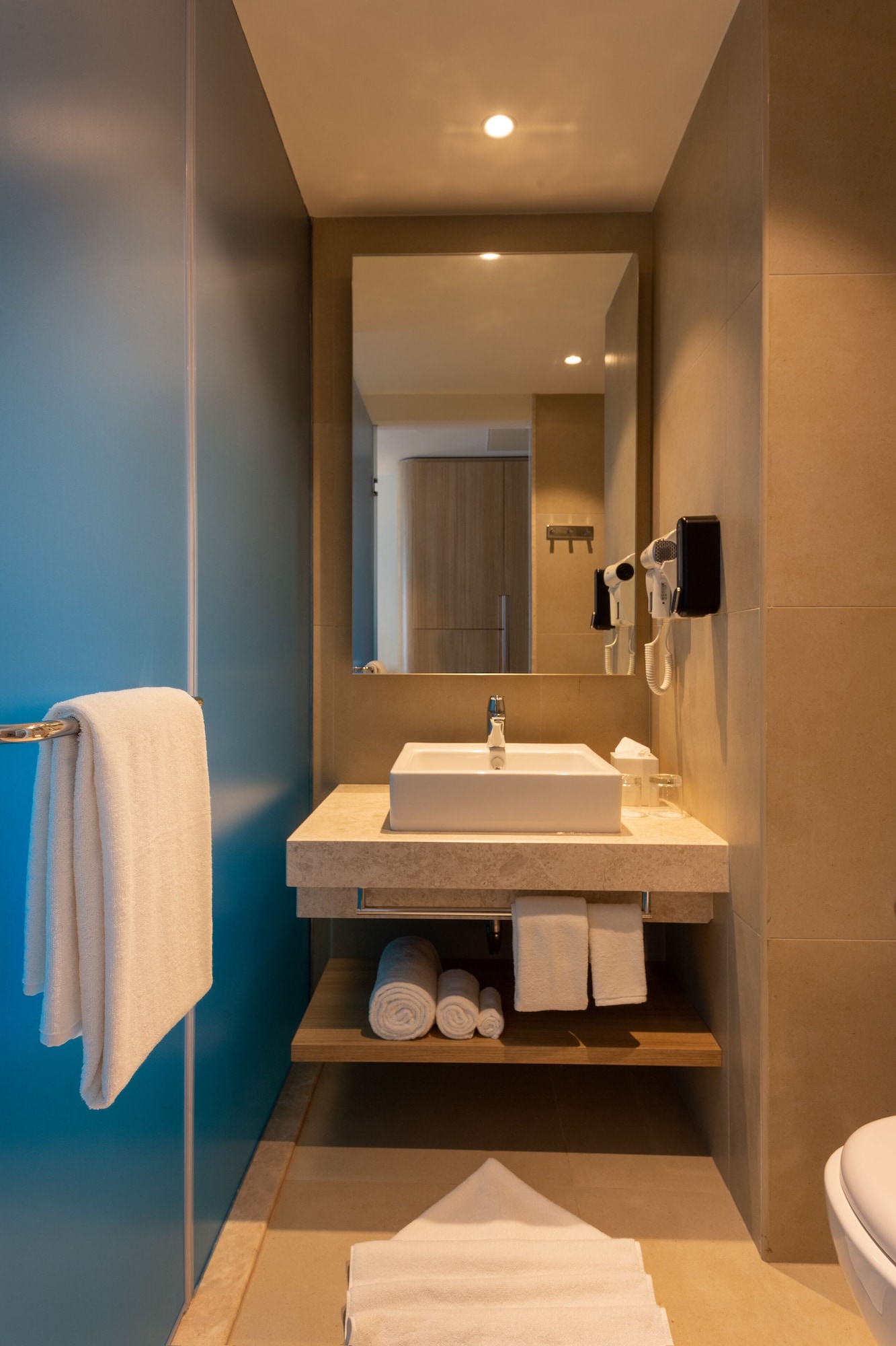 holiday inn express and suites bengaluru old madras road