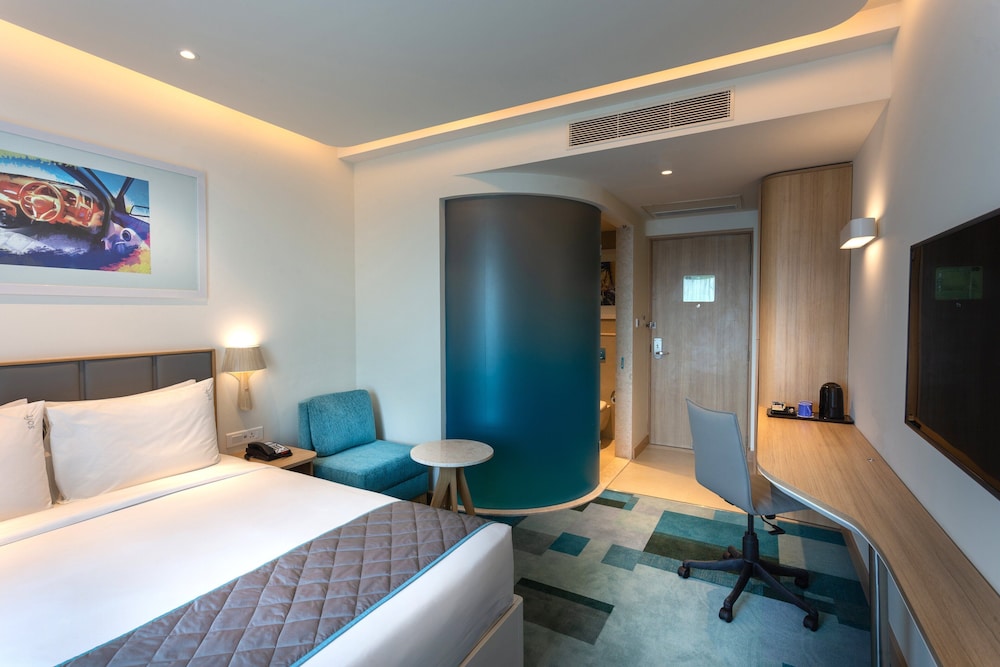 holiday inn express and suites bengaluru old madras road
