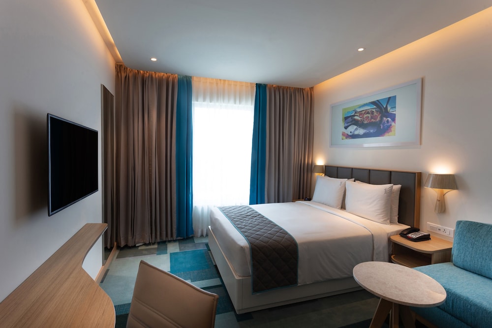 holiday inn express and suites bengaluru old madras road