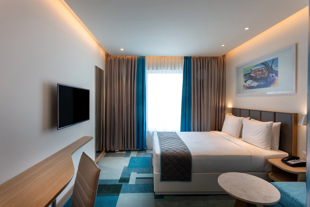 holiday inn express and suites bengaluru old madras road
