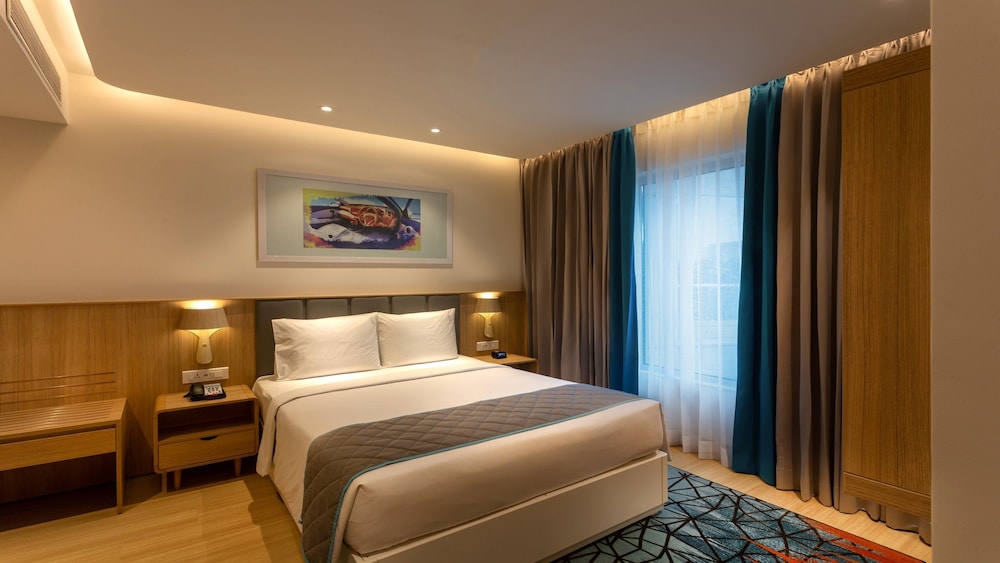 holiday inn express and suites bengaluru old madras road