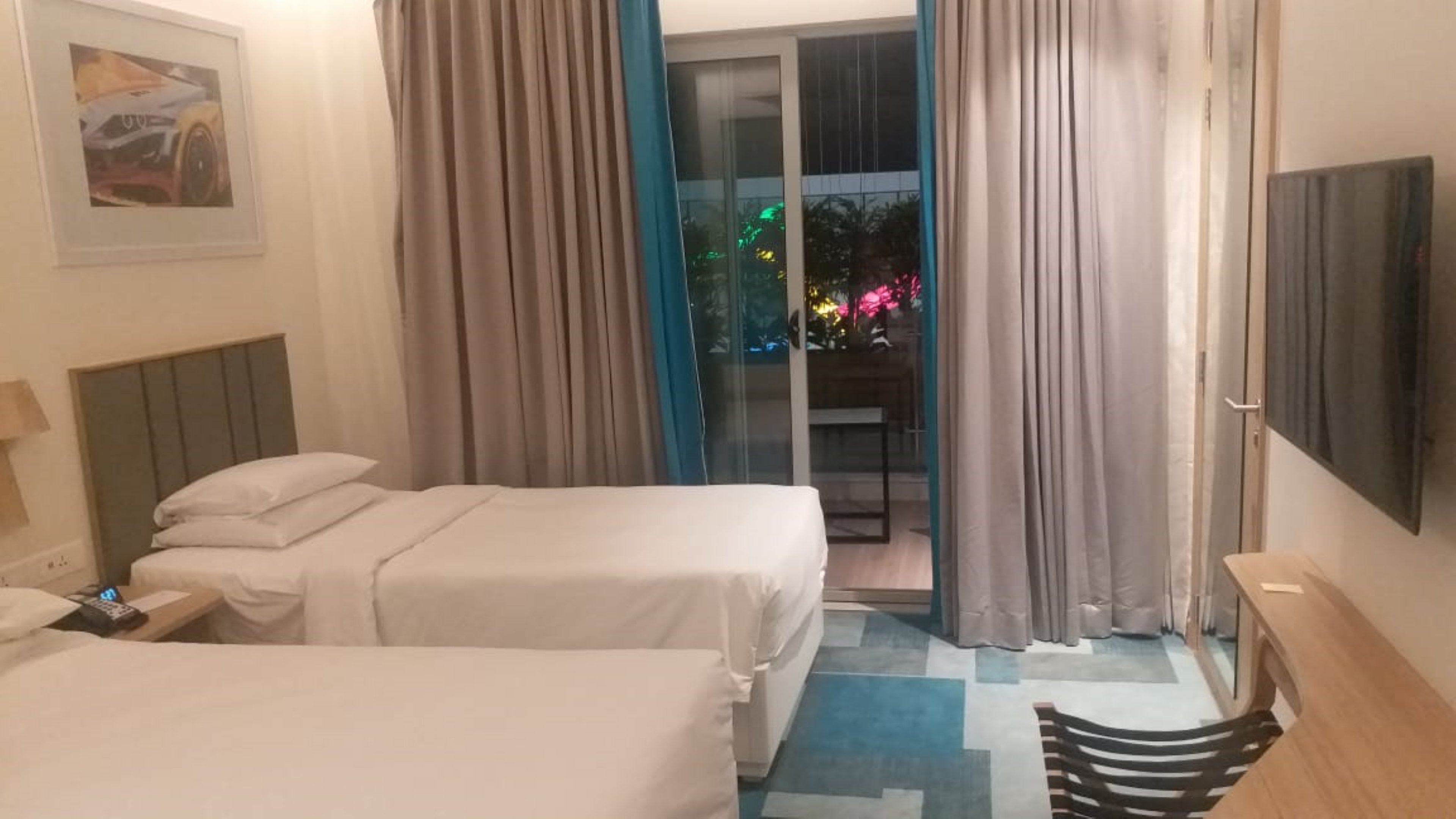 holiday inn express and suites bengaluru old madras road