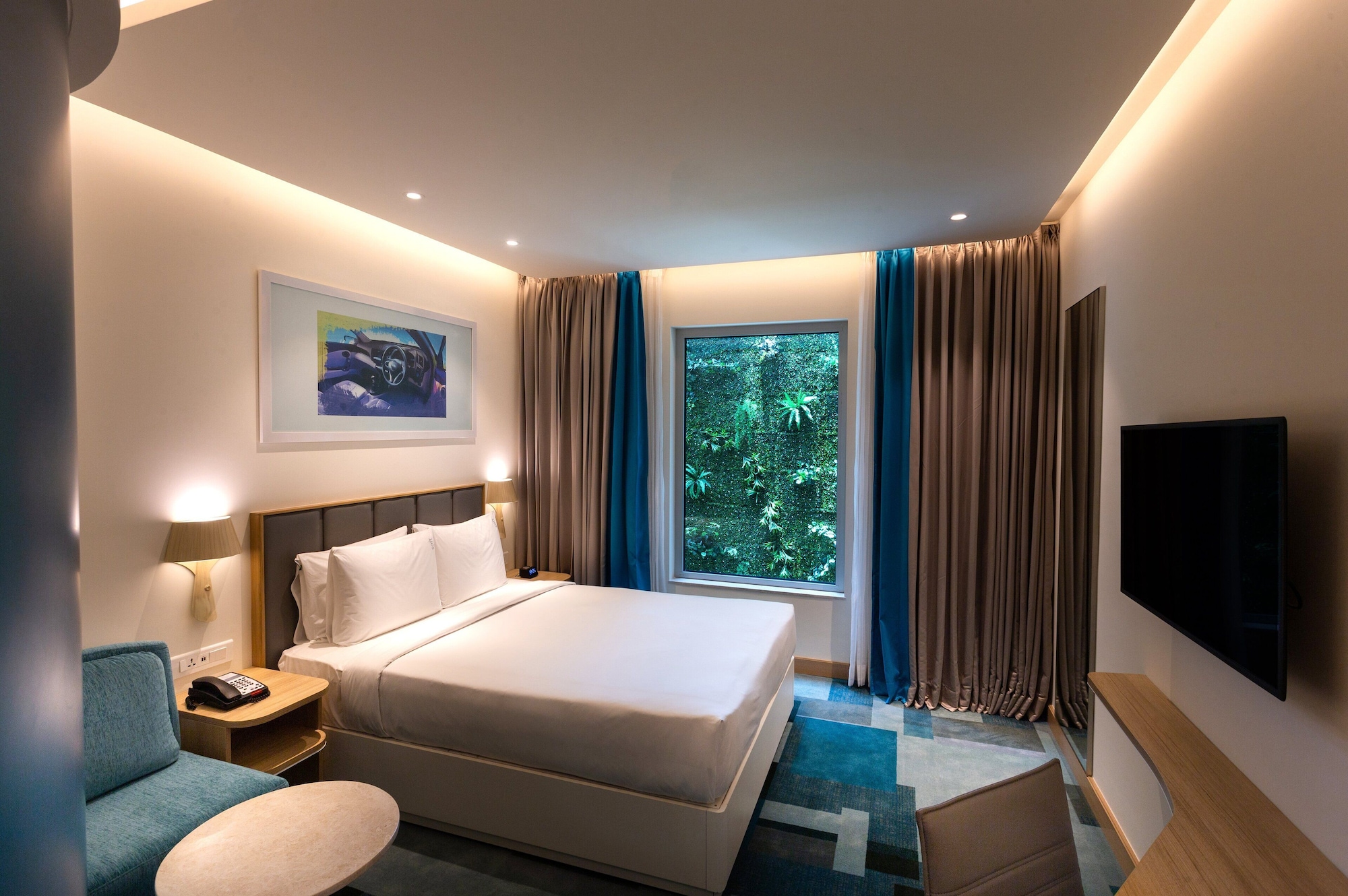 holiday inn express and suites bengaluru old madras road