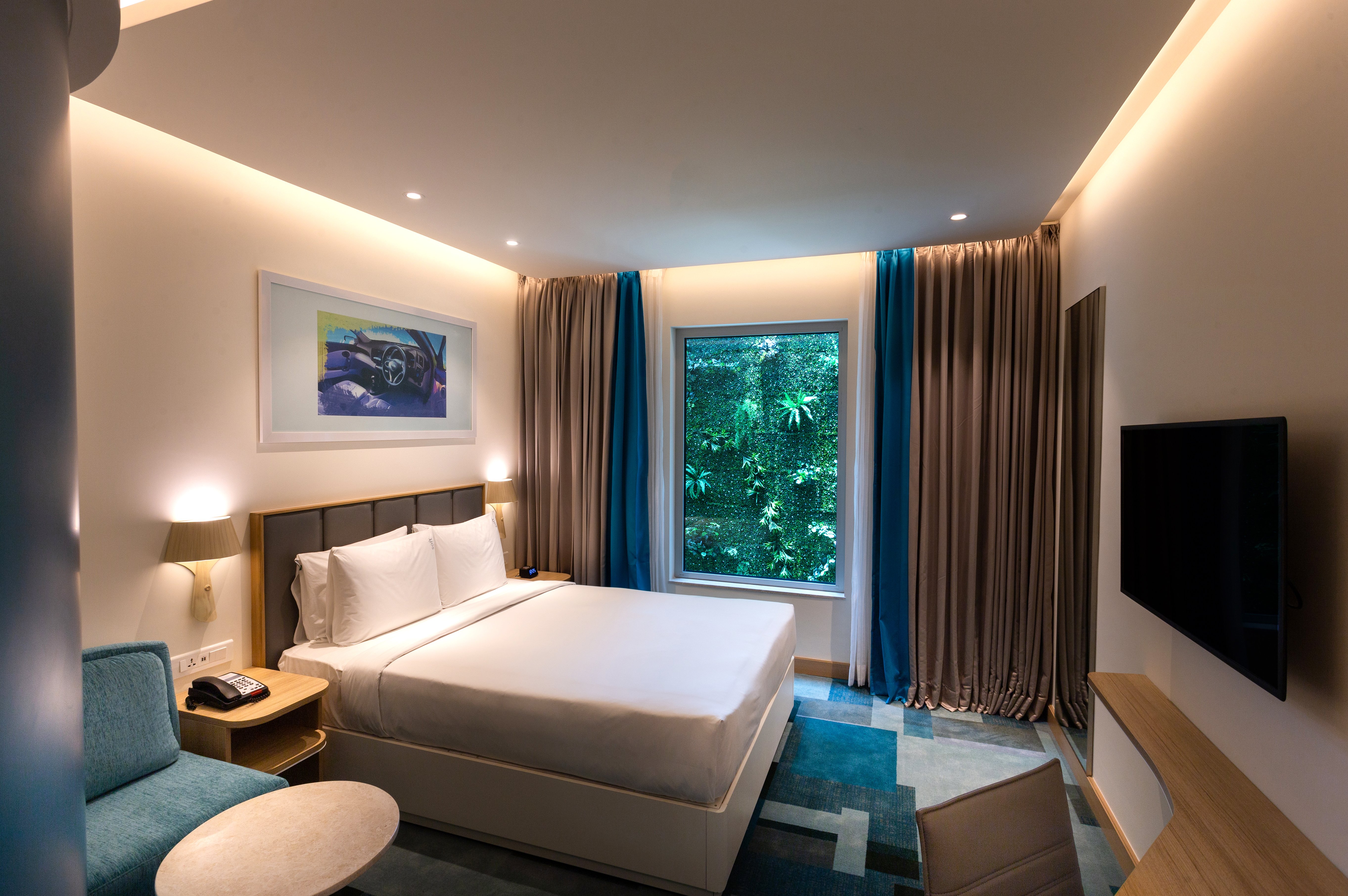 holiday inn express and suites bengaluru old madras road