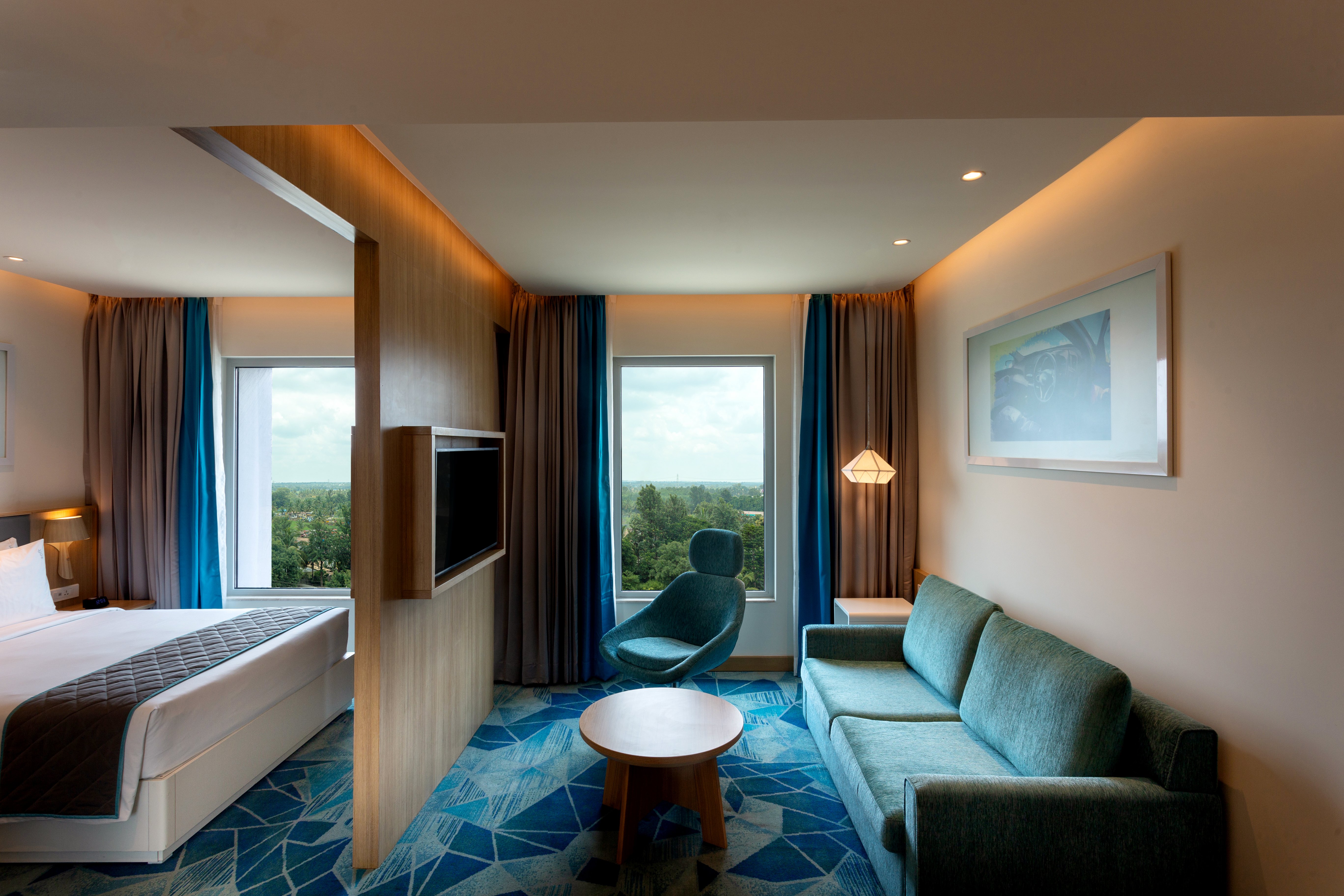 holiday inn express and suites bengaluru old madras road